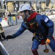 Vancouver, si arrampicano sulla Shaw Tower per beneficenza vestiti da supereroi09