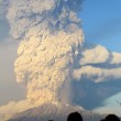 Cile, eruzione vulcano Calbuco: evacuate persone, allerta anche in Argentina08