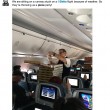 Usa, aereo fermo in pista per maltempo: capitano ordina pizza per i passeggeri02
