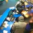 Gb, entrano negozio scommesse e rapinano commessa05