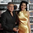George Clooney e Amal Alamuddin in oro incantano i fan a Tokyo FOTO 5