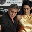 George Clooney e Amal Alamuddin in oro incantano i fan a Tokyo FOTO 2