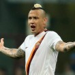 http://www.blitzquotidiano.it/photogallery/radja-nainggolan-su-twitter-contro-un-tifoso-non-scrivo-un-cazzo-ma-se-vuoi-2047245/