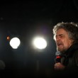 Grillo: "Civati, una mezza calza..."