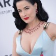 Cannes. Dita Von Teese, Eva Longoria, Gigi Hadid: sexy scollature evento Amfar022