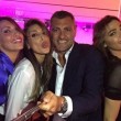 Christian Vieri con Cecilia Capriotti, Debora Salvalaggio e Cristina Buccino