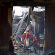 Filippine, rogo fabbrica infradito: più di 70 morti. Finestre erano sigilliate14