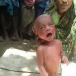 India, neonato con la febbre costretto a camminare dalla stregona05
