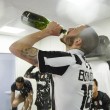 Juventus, festa scudetto nel centro di Torino e negli spogliatoi 09