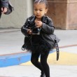 Kim Kardashian e figlia Nori "dark": tutte e 2 indossano giacca pelle nera10