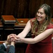 Maria Elena Boschi "Madonna delle Riforme": la più baciata dai parlamentari