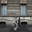 "Nessuno tocchi Milano": in migliaia a ripulire muri e scritte dei black bloc 06
