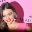 Miranda Kerr a Cannes: prima in rosa shocking super scollato, poi in nero09