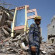 Terremoto Nepal, altra scossa di 7.4. Rischio nuova strage dopo gli 8mila morti22