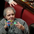 Italicum, deputati Pd usano palline per i gatti per bloccare tasto del voto FOTO 9