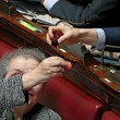 Italicum, deputati Pd usano palline per i gatti per bloccare tasto del voto FOTO 7
