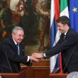 Cosa ha regalato Renzi a Raul Castro? Sigari toscani...