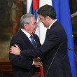Cosa ha regalato Renzi a Raul Castro? Sigari toscani...