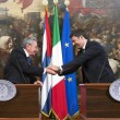 Cosa ha regalato Renzi a Raul Castro? Sigari toscani...