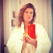 Elisabetta Canalis, in vendita suo smartphone ​con foto e video privati 01