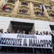 Matteo Salvini occupa ministero Economia: "Ladri di pensioni