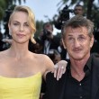 Cannes, Sean Penn e Charlize Theron mano nella mano sul red carpet19