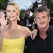 Cannes, Sean Penn e Charlize Theron mano nella mano sul red carpet20