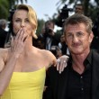 Cannes, Sean Penn e Charlize Theron mano nella mano sul red carpet21