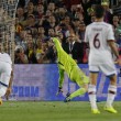 VIDEO YouTube. Messi, gol a cucchiaio in Barcellona-Bayern: Boateng-Neuer a terra 03