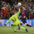 VIDEO YouTube. Messi, gol a cucchiaio in Barcellona-Bayern: Boateng-Neuer a terra 04