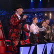 The Voice of Italy, semifinale: 4 in gara, Noemi bacia Roby Facchinetti FOTO 8