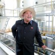 Kim Jong-un, leader Corea del Nord vestito da agricoltore visita fattoria05