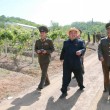 Kim Jong-un, leader Corea del Nord vestito da agricoltore visita fattoria04