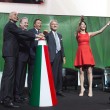 Alitalia assume 310 dipendenti. Renzi: "E' il decollo dell'Italia"
