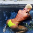 Amber Rose star dell'eccesso: dai vestiti minimal al topless su Instagram