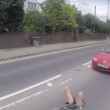 VIDEO YouTube. Gb: insulta automobilista e subito dopo cade dalla bici2