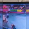 VIDEO YouTube: castello gonfiabile vola via per il vento, muore bimba di 3 anni 5
