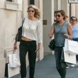 Elena Santarelli in via Montenapoleone con un'amica 07