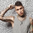 Fedez e gli insulti ai poliziotti, lui risponde su Facebook: "Mi dipingono così"