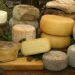 Italia (tardi) alla guerra del formaggio. Martina: "Salvi i grandi dop", ma per Petrini (Repubblica) non è vero