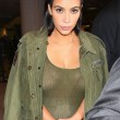 Kim Kardashian incinta non rinuncia alle trasparenze02