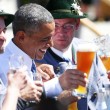 G7: Merkel fa gli onori di casa, Obama beve birra02