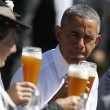 G7: Merkel fa gli onori di casa, Obama beve birra09