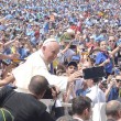 Piazza San Pietro, 100 mila scout da Papa Francesco: "Costruite ponti non muri"10