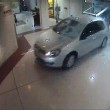 VIDEO Youtube: nonna al volante sfonda la vetrina, terrore al centro commerciale