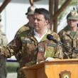 Matteo Renzi, mimetica e jeans durante visita a Herat in Afghanistan5