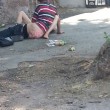 Roma, fanno sesso in pieno giorno a Trastevere, su un marciapiede FOTO