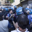 Roma, corteo anti-rom CasaPound contro corteo anti-fascisti: scontri 03