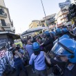 Roma, corteo anti-rom CasaPound contro corteo anti-fascisti: scontri 05