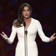 Caitlyn Jenner da uomo a donna. Premiata al Courage Awards si commuove